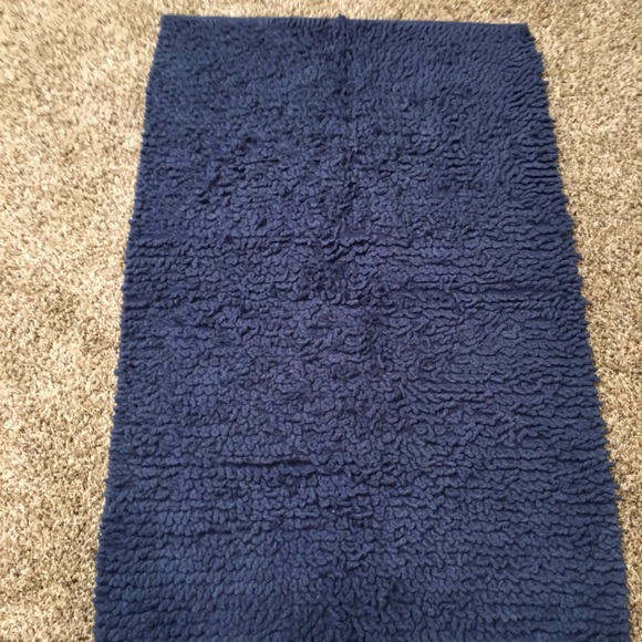 BLUE RUG APPROX 4ft x 2 ft 5in - Picture 3 of 4